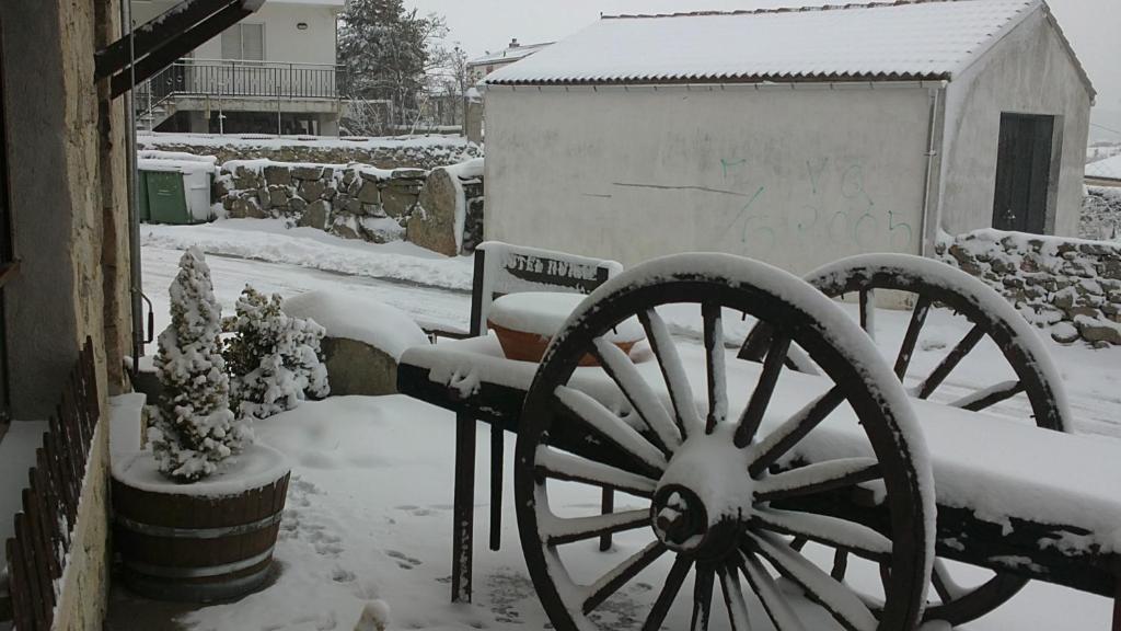 Hotel Rural La Dehesilla Barajas de Gredos Exterior photo